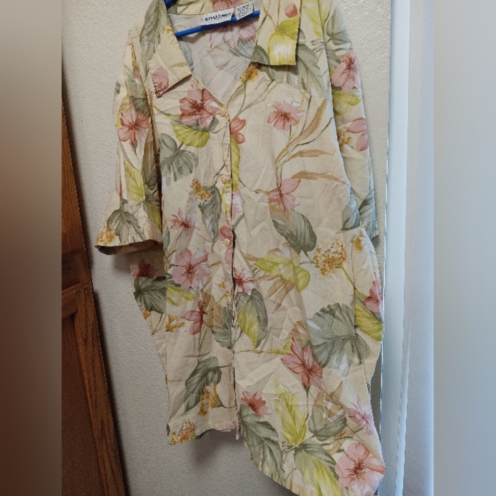 Alfred Dunner button down floral top size 16